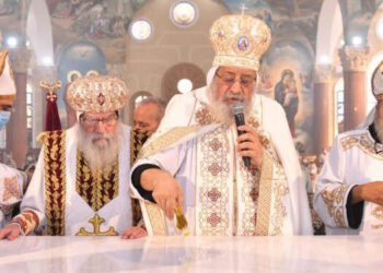 On feast of Apostles, Pope consecrates church in their name