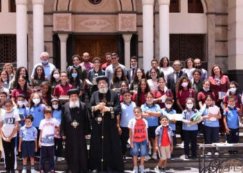 Pope Tawadros receives students of al-Karma Language School