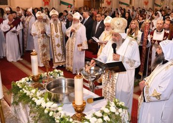 Pope Tawadros presides over Midnight Epiphany Mass in Alexandria: Feast of renewal