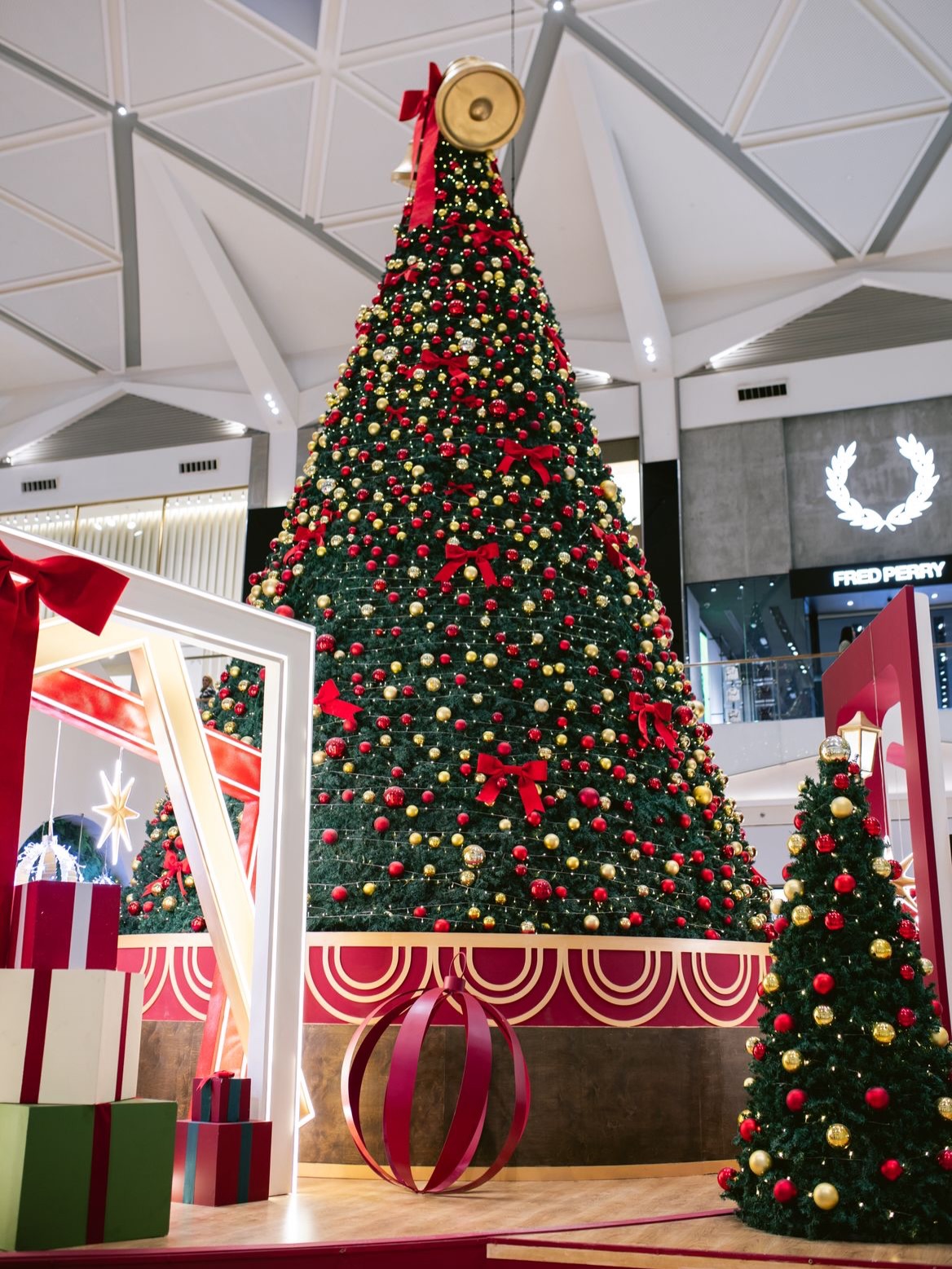 Christmas sparks up Cairo 
